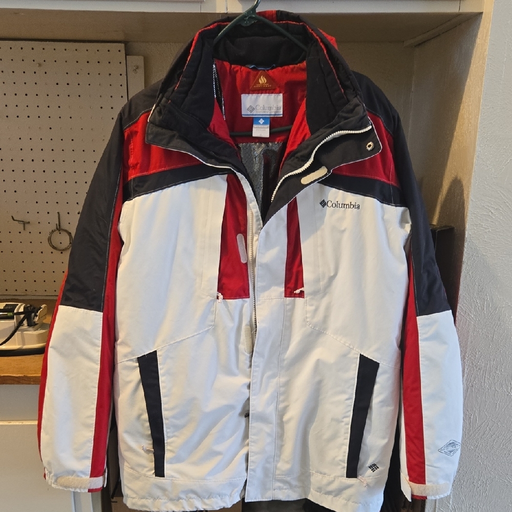 Columbia Red and White Ski Jacket Lightweight Athletic Design